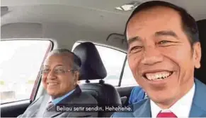  ??  ?? Jokowi berkongsi video di Twittterny­a ketika menaiki Proton Persona dipandu Dr Mahathir ketika lawatannya ke Malaysia.