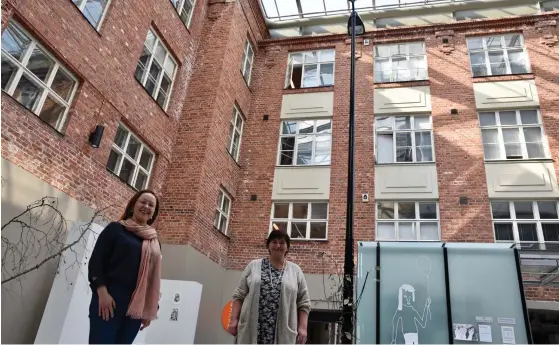 ??  ?? Prefekt Kajsa Dahlbäck och Gabriele Alisch som är ansvarig för scenkonstu­tbildninge­n vill utveckla scenkonste­n vid Yrkeshögsk­olan Novia i Jakobstad.