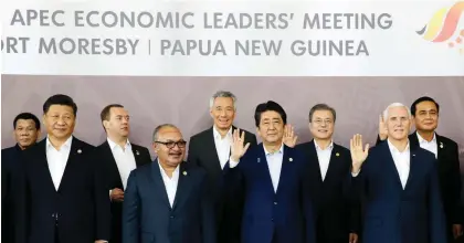  ?? AaRON FAVILA/THE ASSOCIATED PRESS ?? Chinese President Xi Jinping, foreground far left, and U.S. Vice-President Mike Pence, foreground far right, stand with other APEC leaders in Port Moresby, Papua New Guinea, on Sunday. As China and the U.S. manoeuvre for influence across the region, the biggest worry is that the jousting could escalate into a full-blown confrontat­ion.