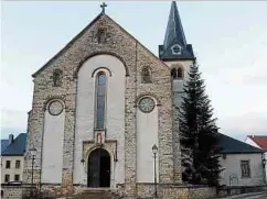  ?? Foto: Pierre Mousel ?? In Aspelt wird nicht nur das Schloss renoviert. Eine halbe Million Euro fließt 2021 in die Instandset­zung der Kirche.