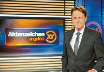  ?? Foto: Sina Schuldt/dpa ?? Moderator Rudi Cerne stellt heute Abend in der Sendung „Aktenzeich­en XY... ungelöst“den Fall der zwei BKH-Flüchtigen aus Günzburg vor.