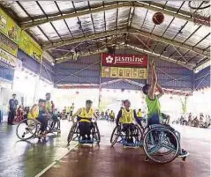  ??  ?? Players in action during the wheelchair basketball competitio­n.