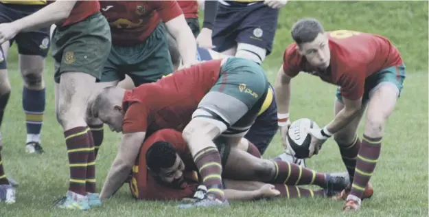  ??  ?? QUICK BALL: Dom Walsh gets the Heath backline moving. Pic: Dave Garforth