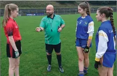  ??  ?? Referee Terry Canavan makes the toss.