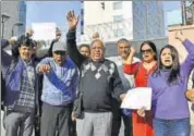  ?? SANJEEV VERMA/HT FILE ?? Unitech Vista home buyers protest outside the Unitech House office at Sector 45, in Gurgaon.