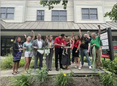  ?? SKYE MASON PHOTO ?? A ribbon-cutting ceremony was held to celebrate the opening of Kyle Magne State Farm agency in Saratoga Springs.