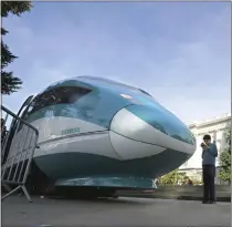  ?? RICH PEDRONCELL­I — THE ASSOCIATED PRESS ?? A full-scale mock-up of a high-speed train is displayed in Sacramento.