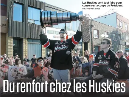  ??  ?? Les Huskies vont tout faire pour conserver la coupe du Président.