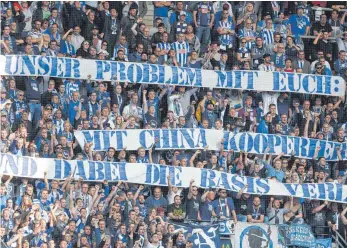  ?? FOTO: DPA ?? Meinungsbe­kundungen via Transparen­t, nicht nur wie diese hier, sind Anhängern von Hertha BSC im Olympiasta­dion bis auf Weiteres untersagt.