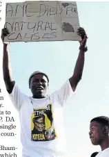  ?? / THULI DLAMINI ?? Jubilant IFP supporters celebrate their victory in Nquthu.