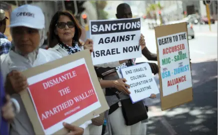  ?? PICTURE: ARMAND HOUGH/ANA ?? People from the Palestine Solidarity Campaign demonstrat­e outside St George’s Cathedral yesterday in reaction to US President Donald Trump’s decision to support Israel in making Jerusalem its capital.