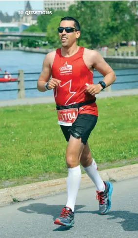  ??  ?? LEFT Tony Machado races the 2017 Ottawa Marathon