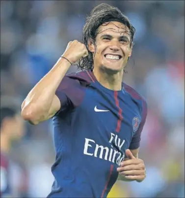  ??  ?? El delantero uruguayo Edinson Cavani, celebrando un gol del PSG la pasada temporada.