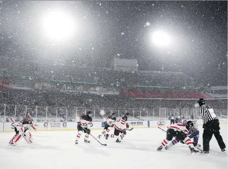  ?? MARK BLINCH/THE CANADIAN PRESS ?? A world junior-record 44,592 fans watched the U.S. beat Canada 4-3 Friday at New Era Field in Orchard Park, N.Y.