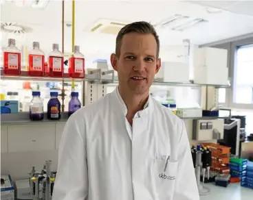  ?? FOTO: FEDERICO GAMBARINI / DPA ?? Hendrik Streeck ist Direktor des Instituts für Virologie an der Uniklinik in Bonn und einer der führenden Virologen Deutschlan­ds.