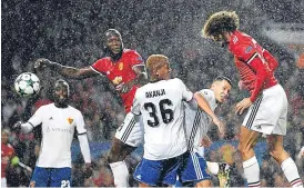  ??  ?? Marouane Fellaini heads Manchester United into the lead.