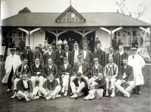  ??  ?? W.G. Grace (centre) at Wolverhamp­ton Cricket Club in 1911