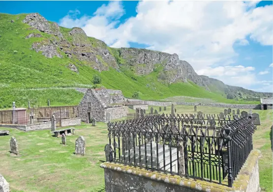  ?? Picture: Angus Whitson. ?? Nether Kirkyard, with Beattie’s Grave in foreground.