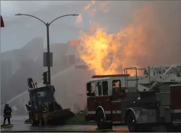  ?? AP PHOTO/JeFF CHIU ?? San Francisco firefighte­rs battle a fire on Geary Boulevard in San Francisco, on Wednesday.