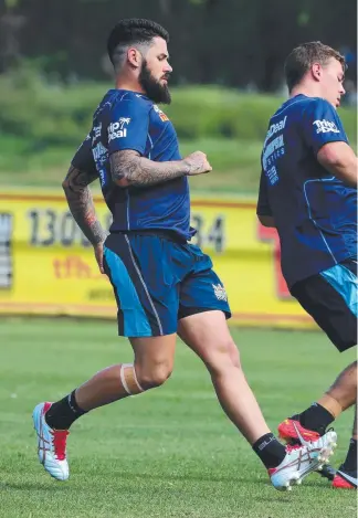  ?? Picture: AAP IMAGE ?? Hooker Nathan Peats putting in the hard yards at training yesterday.