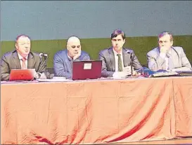  ?? FOTO: JUAN ECHEVERRÍA ?? Asamblea La Junta Gestora del Barakaldo convocará nuevas elecciones