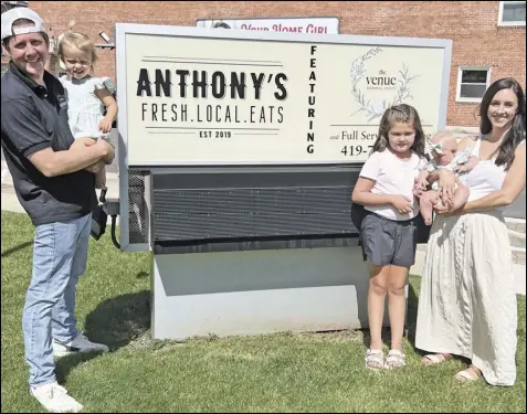  ?? ?? Davis family members, from left, John-william holding Oaklyn, Jessalyn and Kaitlynn holding Oaklyn prepare to sign the Anthony's restaurant sign in memory of their son, Anthony, who died
at birth. The 'Sign the Sign' fundraiser will begin during Tuesday's event.