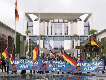  ?? FOTO: IMAGO ?? „Merkel muss weg“: Mehr als 20 Prozent der Deutschen seien potenziell unzufriede­n, sagt Stephan Grünewald.