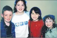  ?? ?? L-r: Brian Fenton, with members of the Roche family, Lisa, Laura and Ciara, after performing in ‘The Karen Carpenter Experience’ in Castlelyon­s Community Centre.