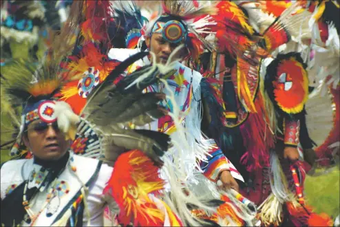  ?? RICK ROMANCITO/Taos News ?? Dancers fill the arena during a Grand Entry at the 1998 Taos Pueblo Powwow.