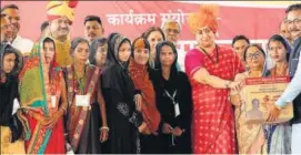  ??  ?? Union women and child developmen­t minister Smriti Irani gives away nutrition kits to pregnant women in Kota on Saturday. Lok Sabha Speaker Om Birla is present at the event. AH ZAIDI/HT PHOTO