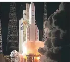  ?? FOTO: UNCREDITED/AP/EUROPEAN SPACE AGENCY/DPA ?? Die Rakete Ariane startet mit Lärm und Hitze ins All.