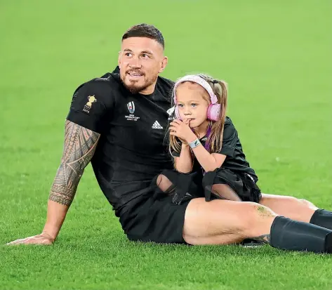  ?? GETTY IMAGES ?? Sonny Bill Williams sits on the pitch with his daughter after his last game for the All Blacks on Friday night.