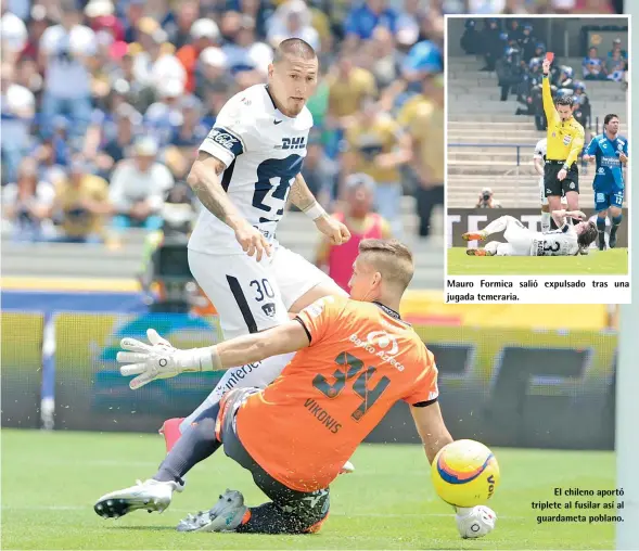  ??  ?? Mauro Formica salió expulsado tras una jugada temeraria. El chileno aportó triplete al fusilar así al guardameta poblano.