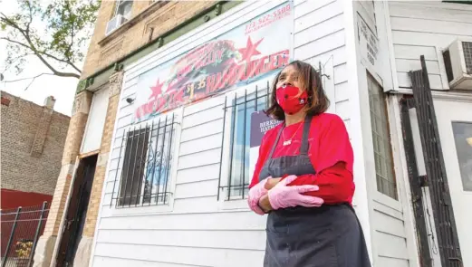  ?? ANTHONY VAZQUEZ/SUN-TIMES PHOTOS ?? ABOVE: Louise “Momma Lue” Harper stands in front of the New Pine Valley Restaurant, 1600 S. Pulaski Road in North Lawndale. LEFT: Momma Lue cooks up a burger.