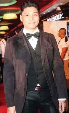  ?? JOY TORREJOS ?? Mon Confiado arrives at the red carpet premiere of “Goyo: Ang Batang Heneral” at Robinsons Galleria Cebu Cinema last September 1.