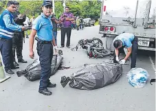  ??  ?? Los dos cuerpos fueron ingresados ayer a Medicina Forense.