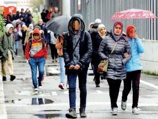  ?? (Balti) ?? Studenti I ragazzi accompagna­ti dai familiari per gli esami a Fieramilan­ocity