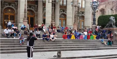  ?? CARLOS ONTIVEROS ?? Los visitantes de Guanajuato disfrutaro­n de su infraestru­ctura y unos 6 mil del desfile del ‘Grito’.