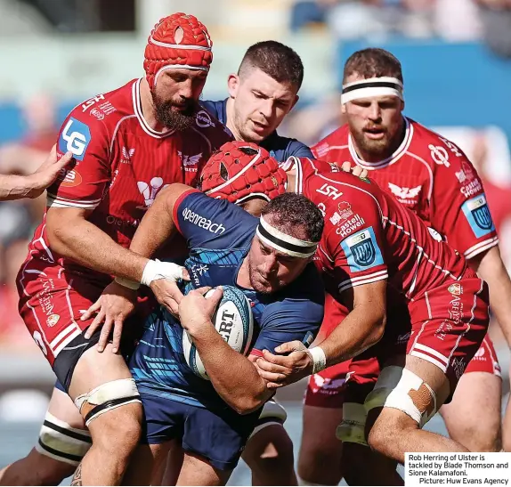  ?? Picture: Huw Evans Agency ?? Rob Herring of Ulster is tackled by Blade Thomson and Sione Kalamafoni.