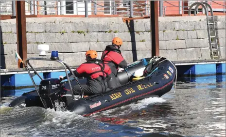  ?? Training exercise photos by Domnick Walsh Eye Focus. ?? Members of the Kerry Civil Defence team in action in front of the Marina Apartments at the Canal Basin in Tralee on Saturday afternoon as Kerry Civil Defence hosted a training day for Munster Civil Defence teams.