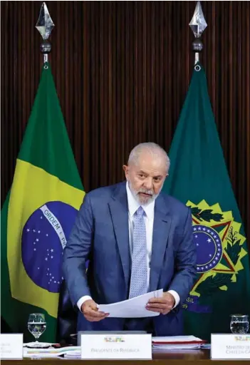  ?? ?? ► Lula da Silva durante un encuentro ministeria­l en el Palacio de Planalto.