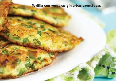  ??  ?? Tortilla con verduras y hierbas aromáticas