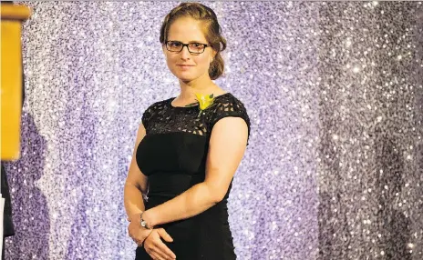  ?? LIAM RICHARDS ?? Starphoeni­x reporter Andrea Hill was presented with the 29 and under award during the Women of Distinctio­n event on Thursday.