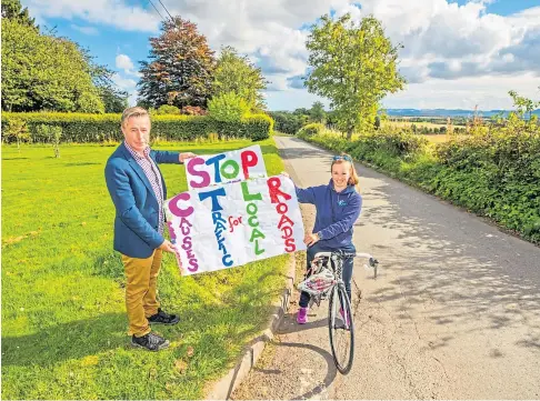  ??  ?? “UNSUITABLE”: Graham Nicholson and Shannon Mcgrath oppose the new link road. Picture by Steve Macdougall.