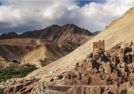  ??  ?? Ancient ruins at Basgo Monastery