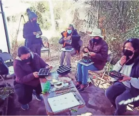  ?? ?? Aprenden mediante talleres el cultivo y cosecha de diversas plantas enfocadas al ecosistema de cada área y lugar