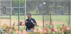  ?? JACK GRUBER, USA TODAY ?? Authoritie­s secure the baseball park where congressio­nal Republican­s were attacked by an armed man Wednesday.