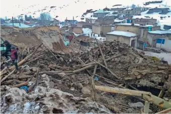  ?? AFP ?? DAMAGE: People walk among the rubble in Baskale in Van province, Turkey, on Sunday. —