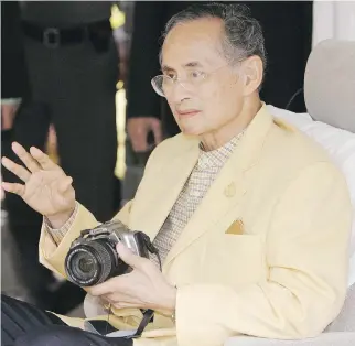  ?? SAKCHAI LALIT/THE ASSOCIATED PRESS FILES ?? Thailand’s King Bhumibol Adulyadej waves while leaving Siriraj Hospital in Bangkok in 2006. Adulyadej, who became king at age 18, died Oct. 13 at the age of 88.