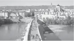  ?? Foto: CSN-Archiv ?? Blick auf die Puente Romano, im Hintergrun­d die Mezquita-Catedral von Córdoba.